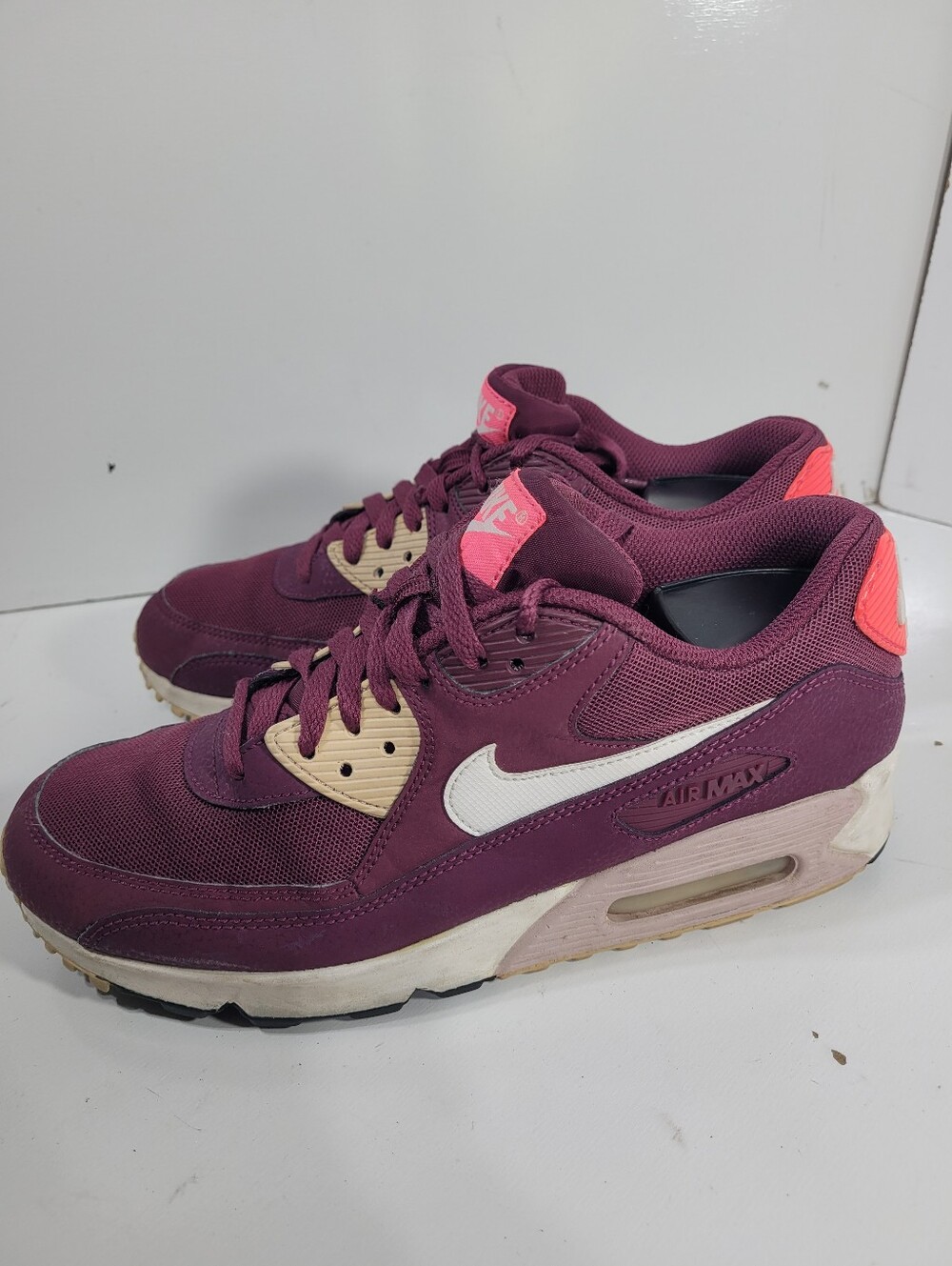 Nike Air Max 90 Essential Villain Red Champagne Pink 616730-600 Women's Size 9
